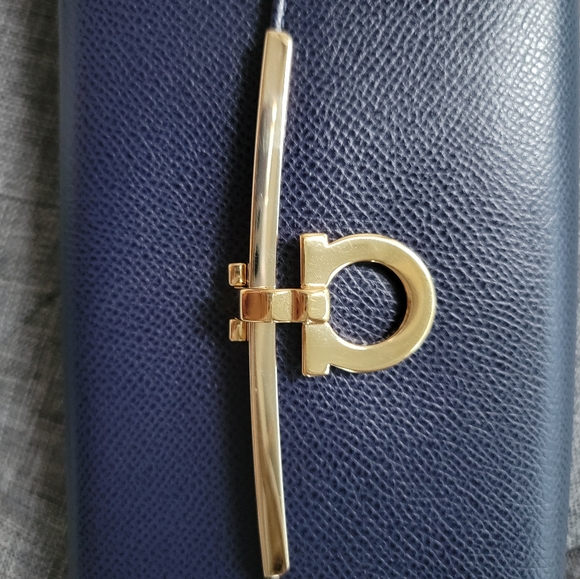 Authentic Salvatore Ferragamo wallet - Picture 3 of 10